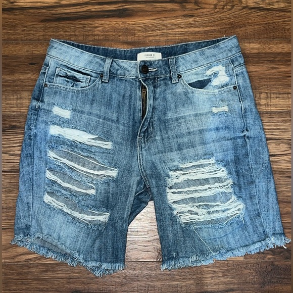 Forever 21 Los Angeles Distressed Bermuda Shorts Size 29 - Picture 1 of 3
